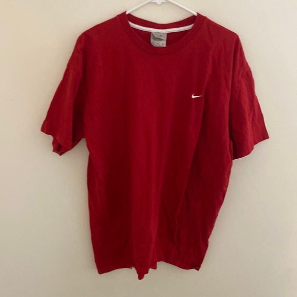 Red Nike tee - Picture 1 of 3